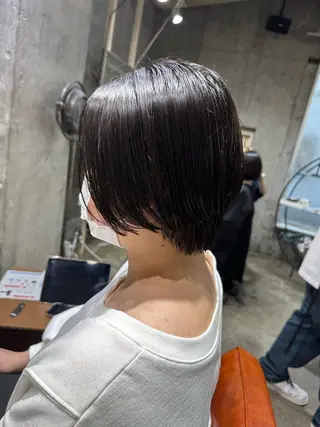 ショート yelm所属・🫒オリーブカラー ミディアムレイヤー✨のヘアスタイル