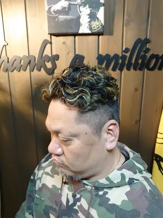 ショート サンフラット所属・岡林 選のヘアスタイル