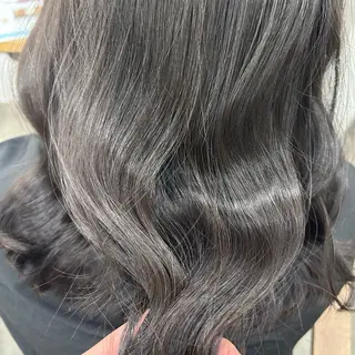 ミディアム カラー あやめ🪽 オリーブ/ハイトーンのヘアスタイル