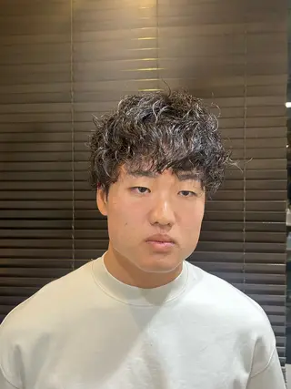 パーマ メンズ ナチュラル大人っぽい スタイル　MAORIのヘアスタイル