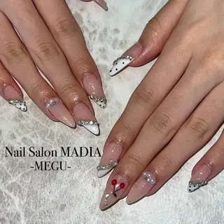 ネイル MADIA藤沢所属・MADIA MEGUのネイルデザイン