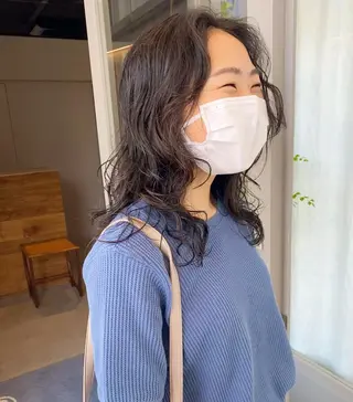 ロング パーマ 塚原 安優のヘアスタイル