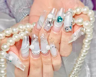 ネイル 🦋 Queenieのネイルデザイン