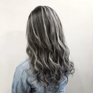 セミロング カラー 平尾 拓也のヘアスタイル