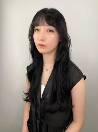 ロング カラー 山内 愛可のヘアスタイル