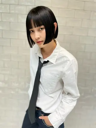 ショート カラー SALOWIN所属・ブリーチ✨ ボブ✨レイヤーのヘアスタイル