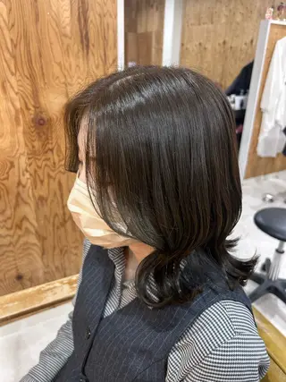 ミディアム カラー 矢谷 莉帆のヘアスタイル
