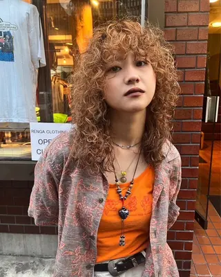 セミロング パーマ 束所属・毛流れセンターパート Sakiのヘアスタイル