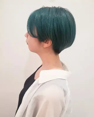 ショート カラー 齋藤 愛美のヘアスタイル