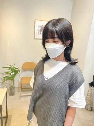 ミディアム カラー Rin:nel hair所属・Takanishi くすみベージュカラーのヘアスタイル