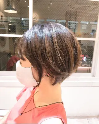 ショート esse大阪茶屋町店所属・レイヤーカット 新井田陽寿のヘアスタイル