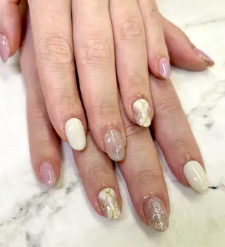 ネイル 秋元 琴音のネイルデザイン