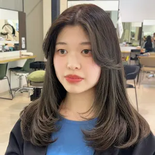 セミロング カラー 縮毛矯正支持率N O.1あおい🕊️✨のヘアスタイル