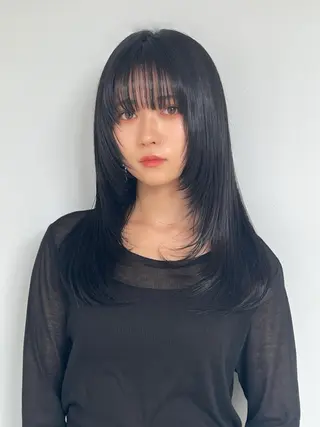 ミディアム カラー 顔周りレイヤーカット 透明感カラー達冨のヘアスタイル