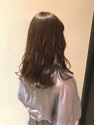 セミロング カラー ヤマナカ エリカのヘアスタイル