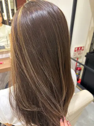ミディアム カラー トウマ ホノカのヘアスタイル
