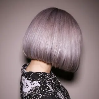 ショート カラー 艶髪✨ハイトーン ✨ホワイト✨北宗一郎のヘアスタイル