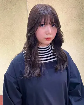 セミロング カラー 塩谷 雪花のヘアスタイル