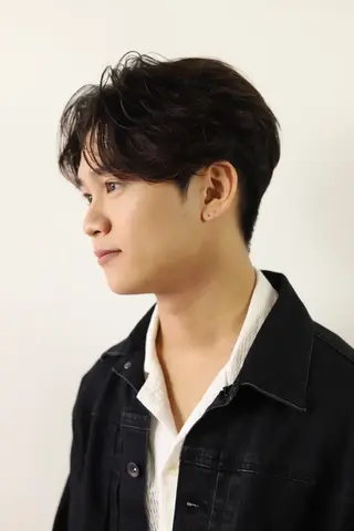 メンズ パーマ メンズ ヘアメイク ハイトーン キャロのヘアスタイル