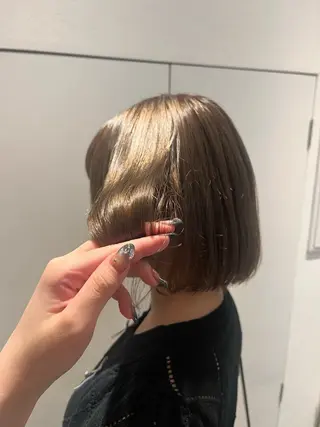 ショート カラー ラフィスヘアードープ所属・レイヤーと透明感の アユカ 髪質改善のヘアスタイル