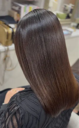 セミロング 【TAKAYA】🌸 白髪ぼかしカラーのヘアスタイル