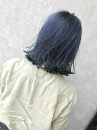 ミディアム カラー TOMOYAレイヤー ブリーチ縮毛矯正のヘアスタイル