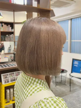 ショート カラー Ami ブリーチ/ハイトーンのヘアスタイル