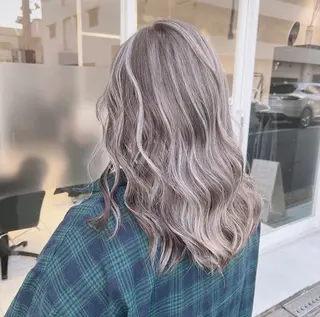 ロング カラー オフホワイトアンドなんば所属・福西 洋斗のヘアスタイル