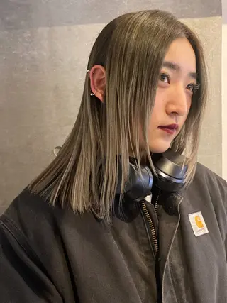 セミロング カラー 室谷 侑奈のヘアスタイル