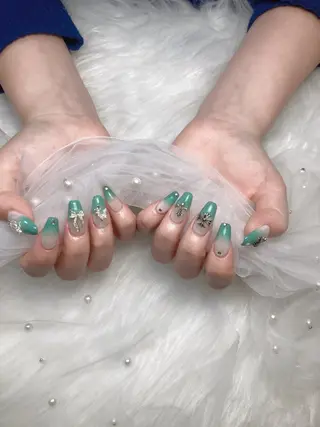 ネイル U·Mi nail salon所属・U·MI 長さ出し専門店のネイルデザイン