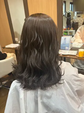 ミディアム MOLLASALON 浅香山店所属・ツジ モモカのヘアスタイル