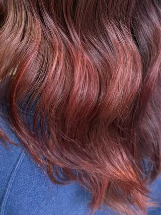 カラー ナナ/ SYS by fitのヘアスタイル