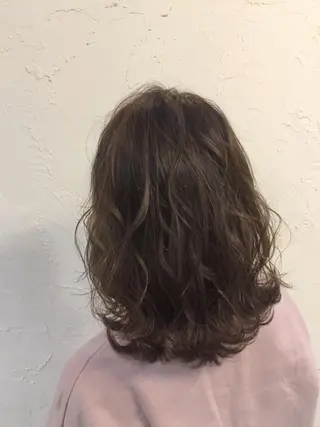 ミディアム カラー 韓国レイヤー外国人風 透明感カラー髪質改善のヘアスタイル