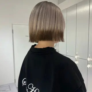 ショート カラー 🤍ハイトーン 🤍VIVIE🤍のヘアスタイル