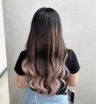 ロング 🇰🇷韓国風ハイ トーンKANA🖤のヘアスタイル