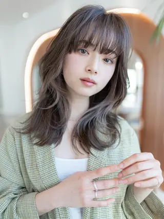 ミディアム カラー 🉐レイヤー/塩見 弘樹🉐渋谷のヘアスタイル