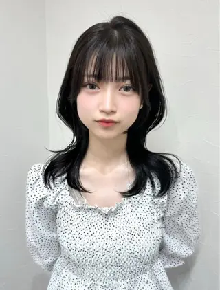 ミディアム レイヤー/くびれ巻き 三好悠生のヘアスタイル