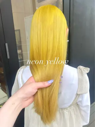 セミロング カラー ヘアアレンジ mika｜ブルーカラ ー｜ハイトーンカラーのヘアスタイル
