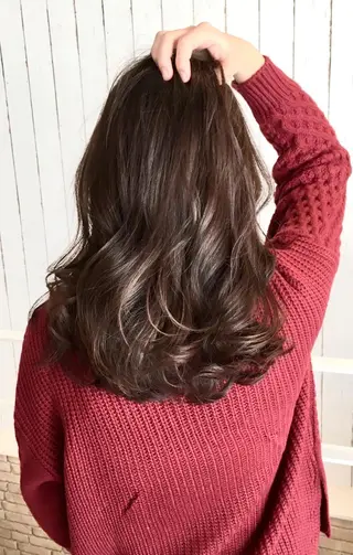 セミロング カラー ヘアアレンジ MiU所属・韓国×髪質改善×美髪 縮毛矯正×レイヤーのヘアスタイル