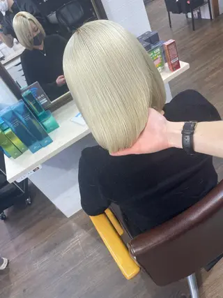 ショート カラー ヒカ/外国人風 デザインカラーのヘアスタイル