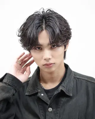 メンズ 🔥パーマで大人な色 気🔥BLUCK札幌のヘアスタイル