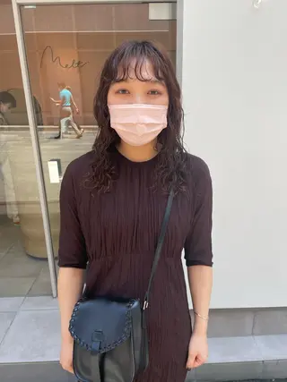 セミロング パーマ 上平 綾菜のヘアスタイル