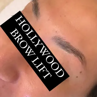 アイブロウ ui nailのネイルデザイン