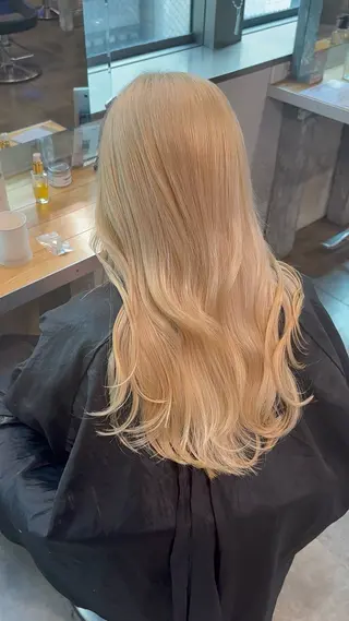 ロング カラー ハイトーン特化美容師 🌈ケアブリーチのヘアスタイル