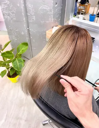 セミロング パーマ 透明感・ハイトーン・ 艶カラー/若林のヘアスタイル