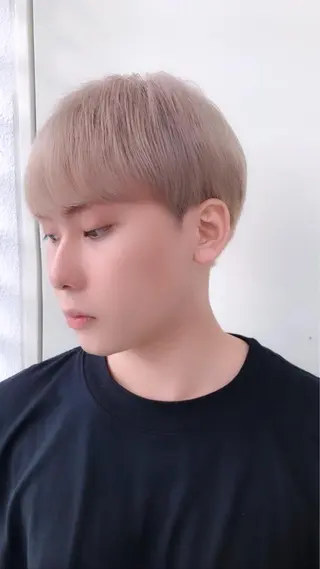 ショート カラー 韓国🇰🇷レイヤー 映える顔周り🩷のヘアスタイル