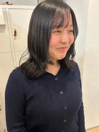 ミディアム オリーブ/ ナカミネアキナのヘアスタイル