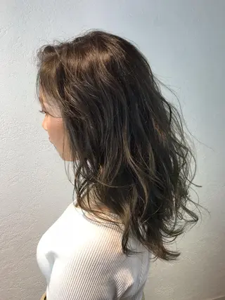 セミロング カラー デザインカラー🌈 高木リョウのヘアスタイル