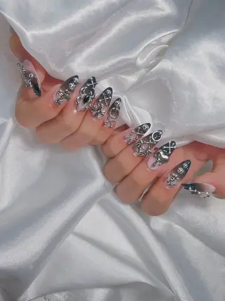 ネイル LEELA NAIL STUDIO所属・LEELA NAIL STUDIOのネイルデザイン