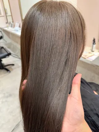 ロング ガレリアエレガンテ サカエテン所属・田中俊 縮毛矯正 髪質改善のヘアスタイル